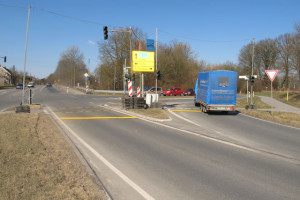 Der Verkehr an der Kreuzung Maassenstraße/Hünxer Straße wird durch eine Ampelanlage geregelt. Foto Scheffler