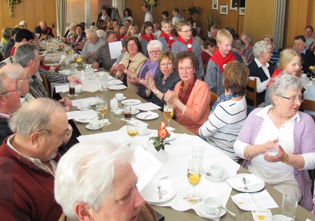 Mehr als 100 Gäste kamen zum plattdeutschen Nachmittag ins Gahlener Café Holtkamp. Foto Scheffler