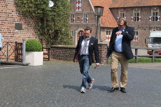 Intendant Dirk Klapsing mit Roland Kaiser bei der Pressekonferenz in Schloss Raesfeld