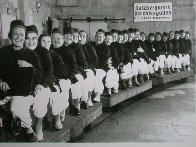 15 Jahre nach der Gründung der Landfrauenvereinigung Damm-Bricht entstand im Jahre 1968 dieses Foto im Salzbergwerk Berchtesgaden. Repro Scheffler
