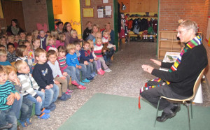 Pastor Klaus Honermann kam am Freitag zur Einsegnung der neuen Räume in die Kindertagesstätte St. Kilian. Foto Scheffler 