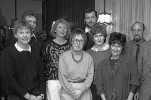 Im Dezember 1988 übernahmen Marlies Rütter, Gerd Wolf, Nora Neuhaus, Brigitte Straus, Kurt Prost, Marietheres Kalwar, Ilka Consten und Winfried Kalwar (v.l.) Führungsaufgaben im ersten USWG-Vorstandsteam.Archivfoto Scheffler