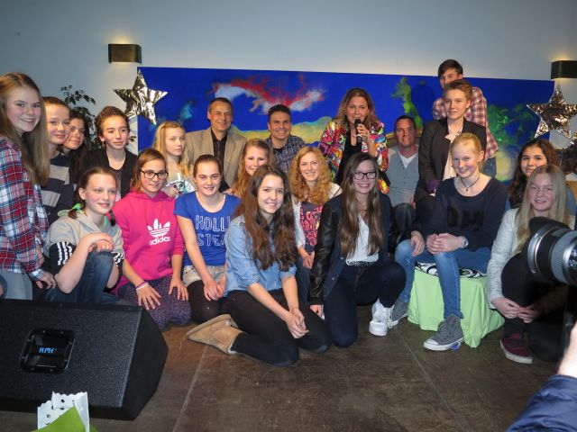 Die Mädchen der Fußball-D-Jugend des TuS Gahlen waren Sportlerinnen des Monats Mai 2013. Foto Scheffler