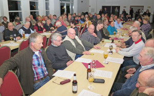 Etwa 100 Schermbecker Bürger beteiligten sich am Donnerstag im Saal der Gaststätte Ramirez an einer Versammlung der Bürgerinitiative „Alles-dicht-in-Schermbeck“. Foto Scheffler 