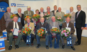 Für 50- bzw. 60-jährige Zugehörigkeit zur Volksbank Schermbeck wurden am Mittwochabend im Begegnungszentrum zahlreiche Mitglieder geehrt.Foto Scheffler