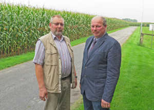 Der Dämmerwalder Landwirt Rainer Kremer (r.) ist seit Juni 2014 Nachfolger des Dammer Landwirts Eduard Kolkmann-Bohms (l.), der das Amt des ISL-Sprechers 18 Jahre lang ausübte. Foto Scheffler