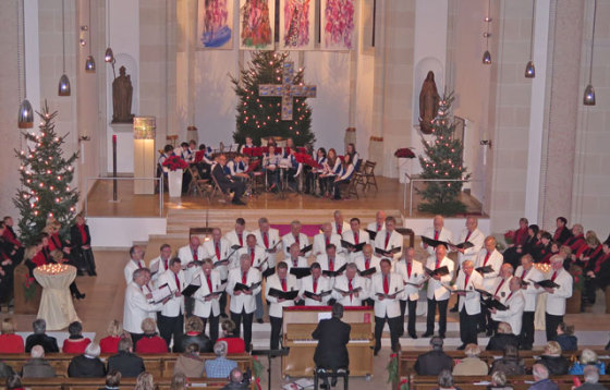 Der Männerchor 1948 Hervest-Dorsten trat beim vorweihnachtlichen Konzert in der Ludgeruskirche auf. Foto: Helmut Scheffler