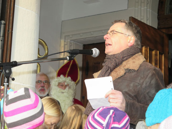 Pfarrer dieter Hofmann trug ein gedicht vor, das nicht nur den Pfarrer selbst zum Schmunzeln brachte. Foto: Helmut S cheffler