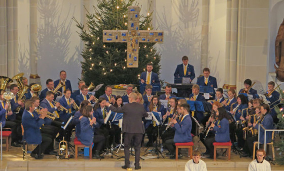 Für die musiaklische Untermalung der Festmeses am ersten Weihnachtstag sorgte heute die Blaskapelel "Einklang". Foto Scheffler