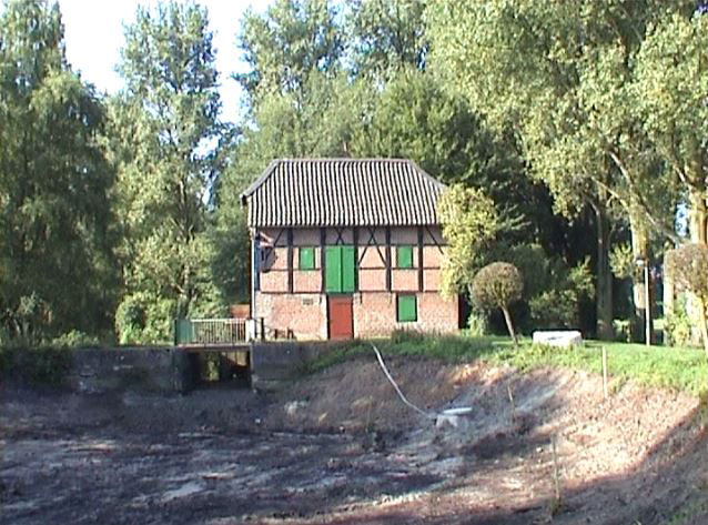 September 2001: Der obere Mühlenteich wird saniert.
