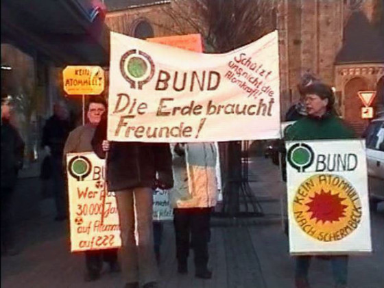 Der  "BUND" protestierte im Jahre 1999  in Schermbeck gegen die Lagerung von radioaktiven Abfall auf derDeponie Schermbeck.
