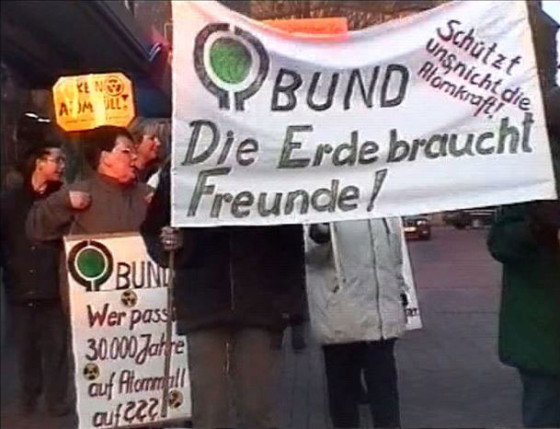 Der "BUND" protestierte im Jahre 1999 in Schermbeck gegen die Lagerung von radioaktiven Abfall auf derDeponie Schermbeck.