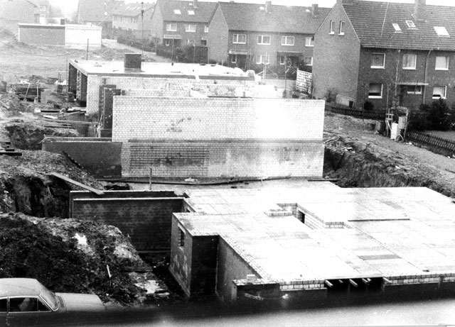 Frühjahr 1978: Bauliche Aktivitäten im Baugebiet Marellenkämpe 2. Der Blick schweift von der Birkenstraße zur heutigen Eichenstraße. Foto: Wolfgang Artmann