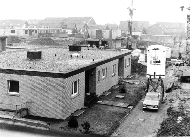 Frühjahr 1978: Bauliche Aktivitäten im Baugebiet Marellenkämpe 2. Der Blick schweift von der Birkenstraße zur heutigen Eichenstraße. Foto: Wolfgang Artmann