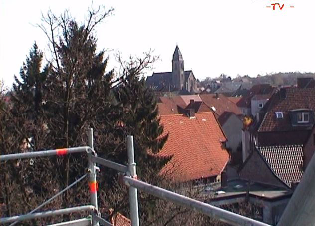 2003: Als die ehemalige reformieret Kirche saniert wurde, bot sich für Wolfgang Artmann vom Gerüst aus ein Blick auf die nahe Umgebung des Schermbecker Ortskerns.