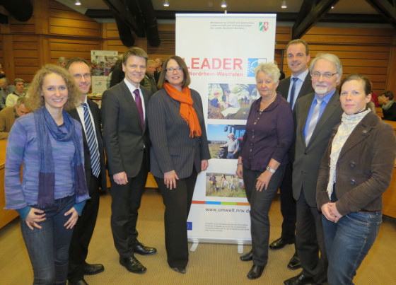 An der Erarbeitung oder an der Präsentation dreier Handlungsfelder mit insgesamt 71 Projekten waren maßgeblich beteiligt (v.l.): Pia Lamprecht, Jan Hoffmann, Dirk Haarman, Ulrike Westkamp, Angelika Wagner, Jens Ostermann-Schelleckes, Holger Schlierf und Kerstin Jendrek. Foto Scheffler