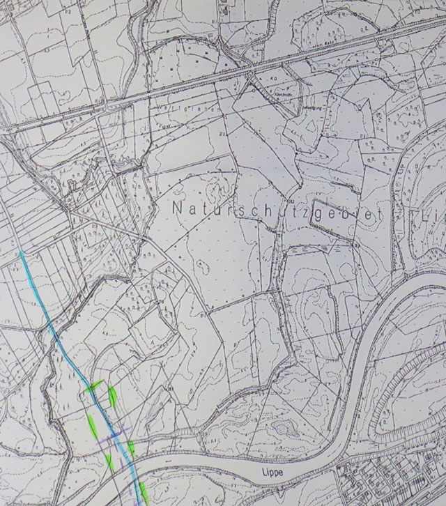 Die Karte zeigt den geplanten Standort der Lippe-Hängebrücke und iher anbindung an die Gemarkungen von Damm und Gartrop. Foto: Scheffler