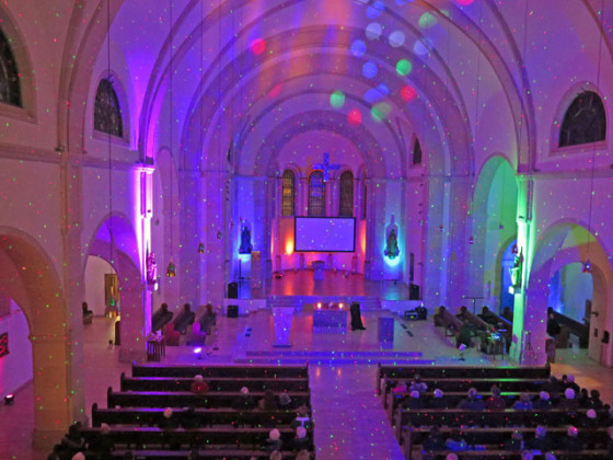 In ein Meer von Farben und Klängen tauchte die Schermbecker Ludgeruskirche am Freitag- und Samstagabend ein. Foto Scheffler