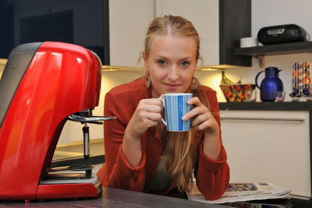 Der Muntermacher Kaffee begleitet die Mehrheit der Bundesbürger durch den gesamten Tag, das ergab eine aktuelle Studie. Foto: djd/Aral