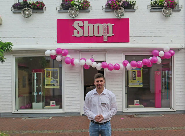 Nico Bartnik ist Ansprechpartner im „Shop Schermbeck“. Foto: Helmut Scheffler