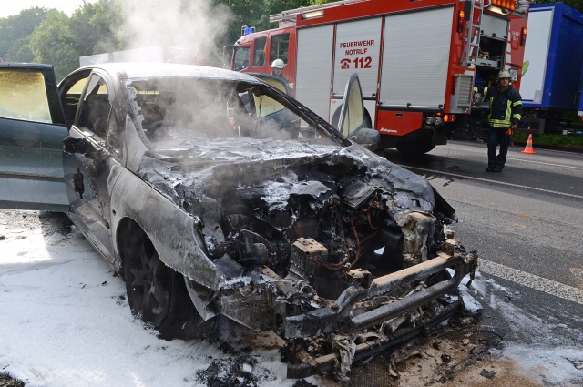 Fahrzeug ausgebrannt