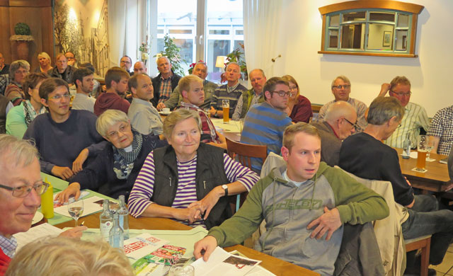 Mehr als 70 Besucher diskutierten bei Overkämping über Probleme der Landwirtschaft. Foto: Helmut Scheffler