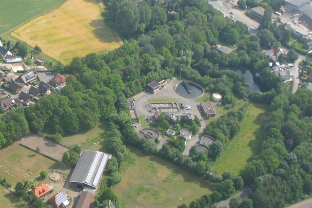 Die im Ortsteil Bricht gelegene Kläranlage des Lippeverbandes soll in den Jahren 2016 bis 2020 umgebaut werden. Luftbild: Helmut Scheffler