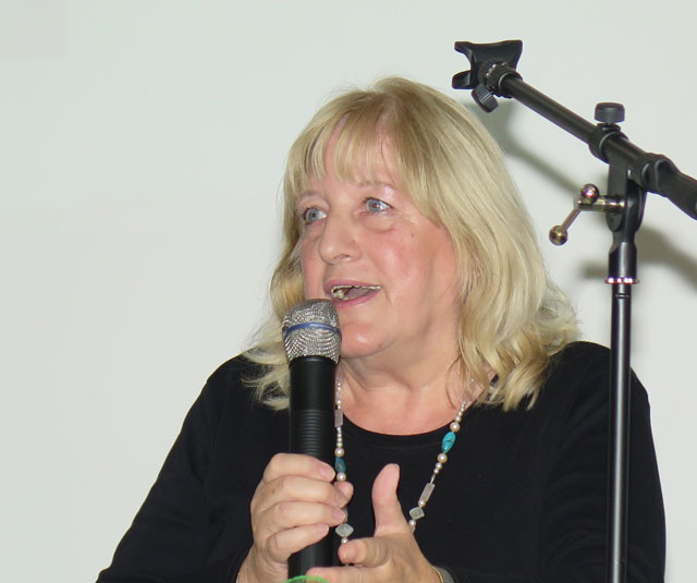 Elke Volkmann berichtete über den verein "Bürgertreff Schermbeck e.V.". Foto: Helmut Scheffler