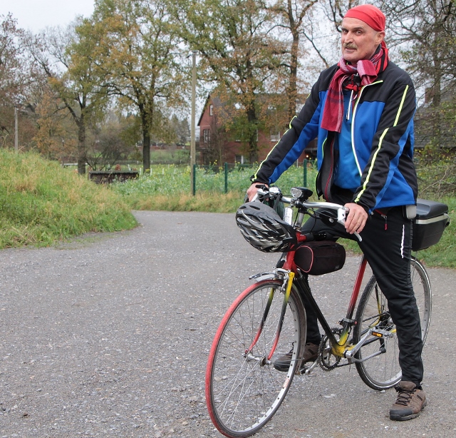 Mit seinem Rennrad fährt Hans-Jürgen Kellner täglich mehrere Stunden durch die Gegend.