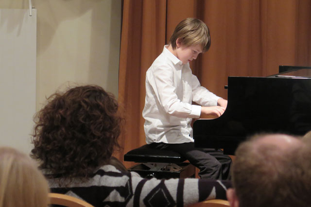 Ramin Nashir am Klavier. Foto: Helmut Scheffler
