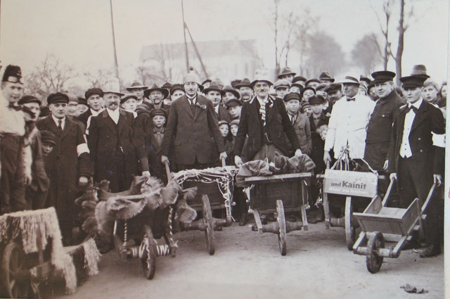 Im Jahre 1924 wurde das erste schubkarernrenenn veranstaltete, damals noch vom Dilettantenverein. Repro: Helmut Scheffler