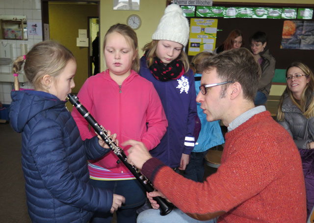 Wie hier beim letzten „Tag der Musik“ können am 24. Januar Kinder verschiedene Instrumente testen. RN-Archivfoto Scheffler