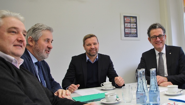 Bei der Pressekonferenz dabei waren Stefan Teuscher, Friedhelm Koch, Bürgermeister Mike Rexforth, Ingo Teimann und René Fuchs.