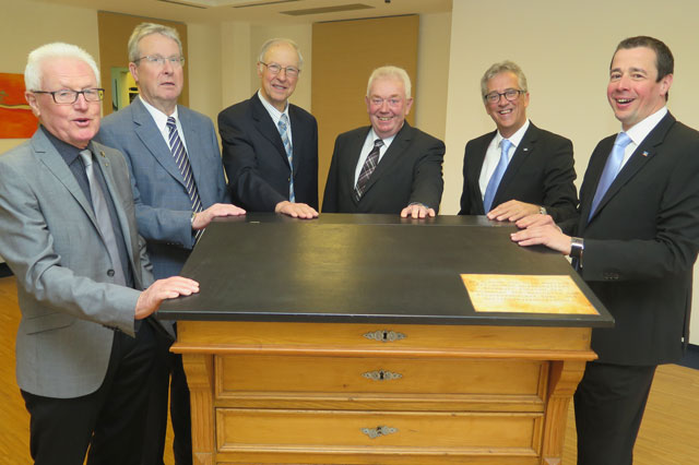 Zu den Vorstandsmitgliedern der heutigen Volksbank gehörten auch Bernhard Krass (1965-1997), Bernhard Punsmann (1977-2005), Antonius Jansen (1978-2001), Wilhelm Köster (2003-2015), Rainer Schwarz (seit 2001), und Norbert Scholtholt (seit 2015). Foto: Helmut Scheffler