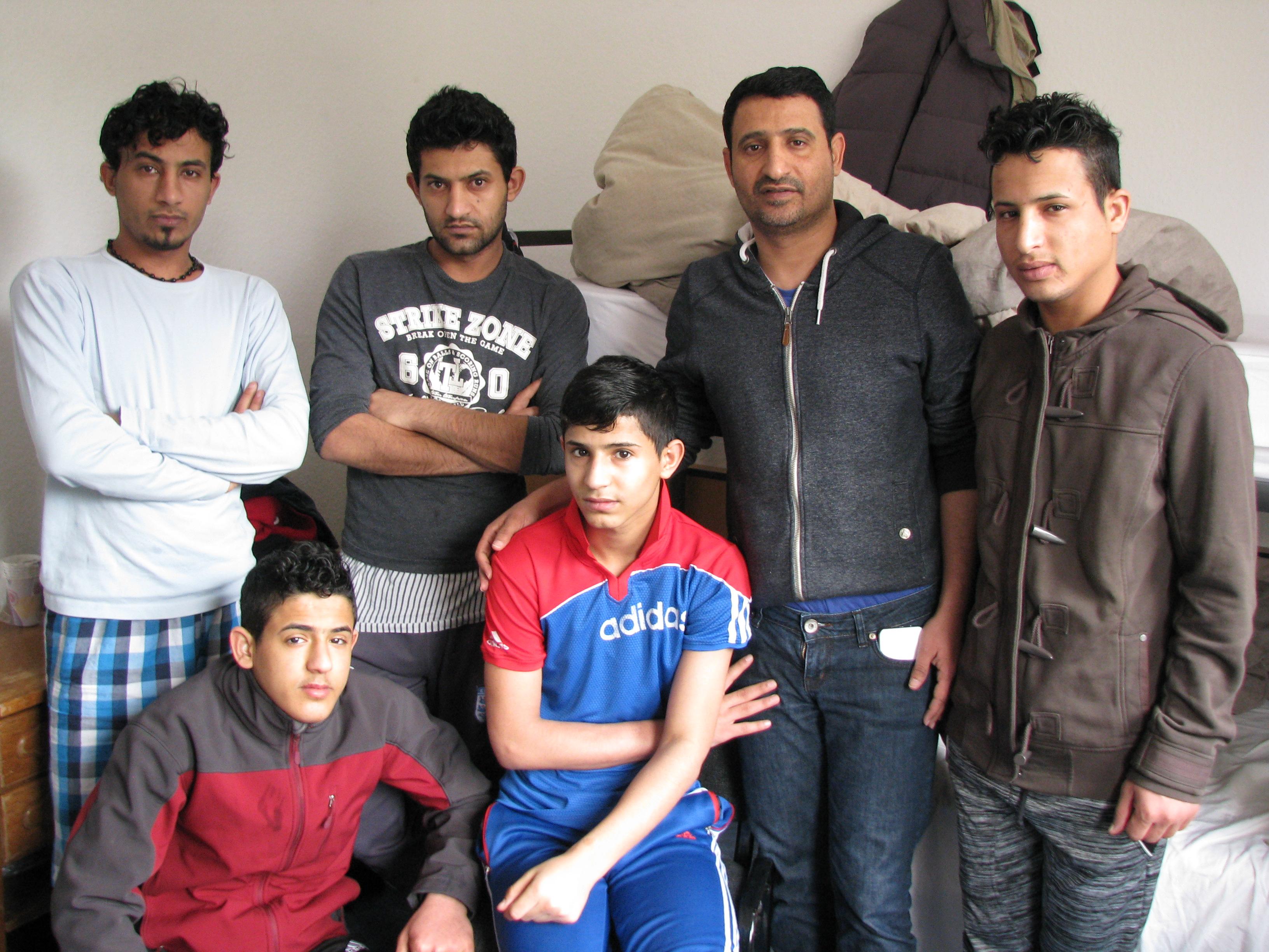 Yazir (2. con rechts) mit seinen Neffen (von links) Saad, Achmed,Fahad, Hussein und Mohammed