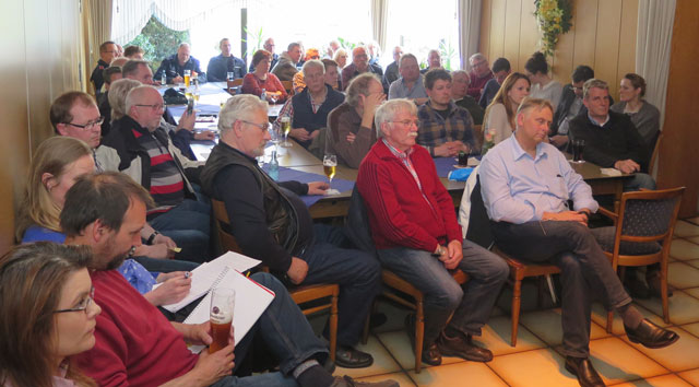 Etwa 50 Bürger nahmen am Donnerstagabend an einer SPD-Veranstaltung zur Sonderabfalldeponie Hünxe-Schermbeck im Gahlener Café Holtkamp teil. Foto: Helmut Scheffler