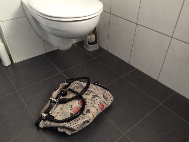 Handtaschenraub auf Toiletten©Petra Bosse (640x480)