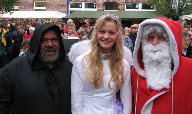 Miriam Höller als Christkind beim Weihnachtsmarkt der Werbegemeinschaft im Jahre 2004.