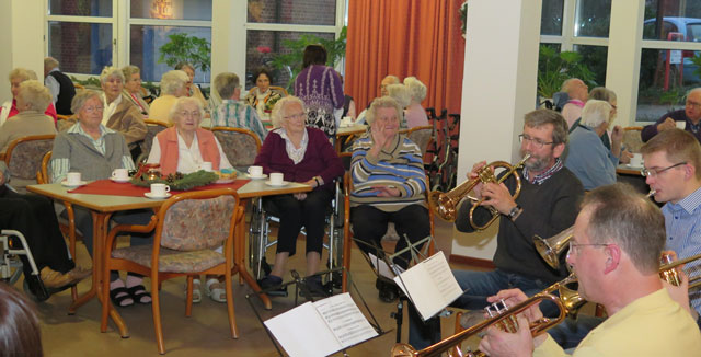 Singende Senioren im Marienheim