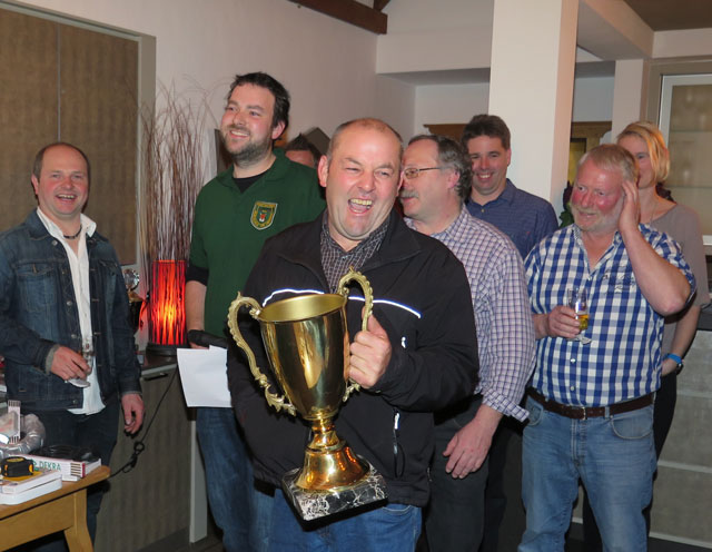 Hartmut Eimers gewann den Pokal der Weselerwalder Schützen