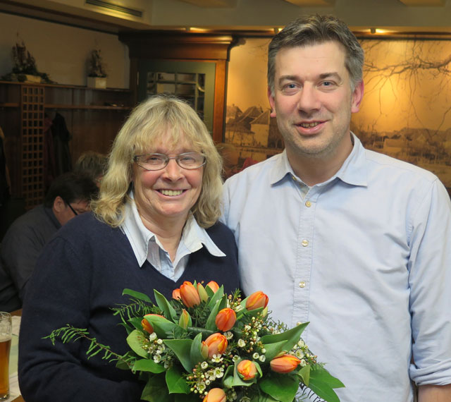 Der Ortsverbandssprecher Holger Schoel dankte Ulrike Trick für ihre arbeit im Gemeinderat und in der Kreitagsfraktion. RN-Foto Scheffler