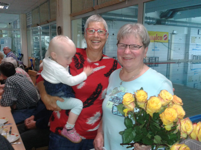 Ulla Pattscheck feierte ihren Geburtstag im Hallenbad