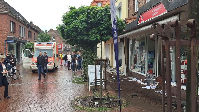 Unfall Mittelstrasse Schermbeck Auto rammte (17)