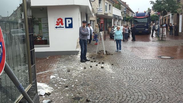 Unfall Mittelstrasse Schermbeck Auto rammte (9)