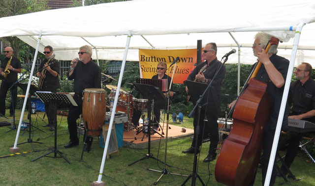 Für die musikalische Unterhaltung der Gäste sorgte die Band „Button Down“. Foto Scheffler