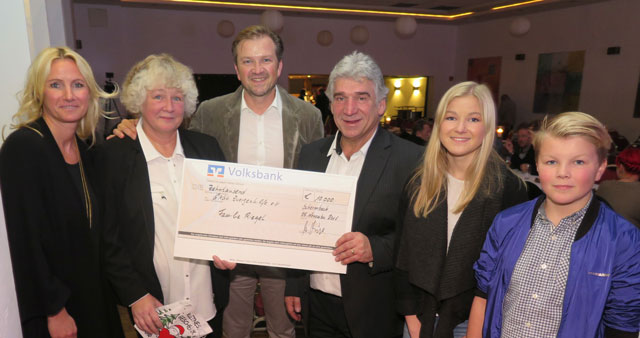 Familie Riegel spendet der GAGU-Zwergenhilfe 10 000 Euro