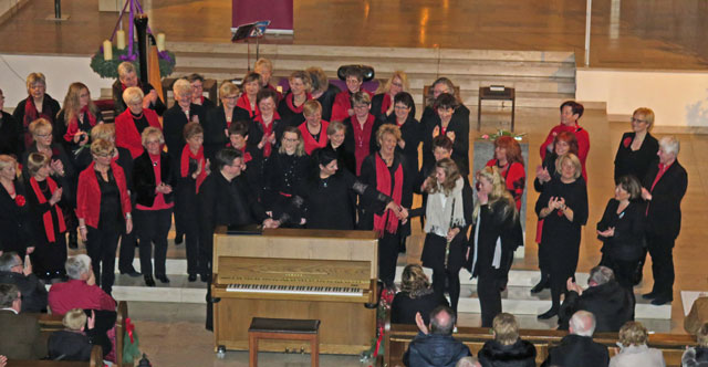 Der Schermbecker Frauenchor „bella musica“ veranstaltete am Sonntag in der Ludgeruskirche ein vorweihnachtliches Konzert. Foto: Helmut Scheffler
