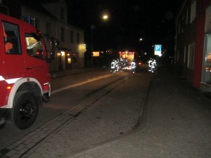 Streifenwagen defekt – Feuerwehr beseitigt Ölspur