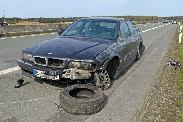 Reifenplatzer verursachte schweren Unfall