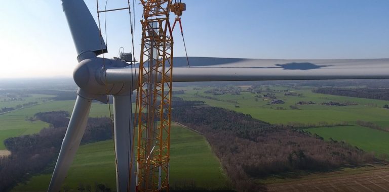 Luftaufnahmen – Flügel sind montiert – Windkraftanlage Schermbeck-Damm
